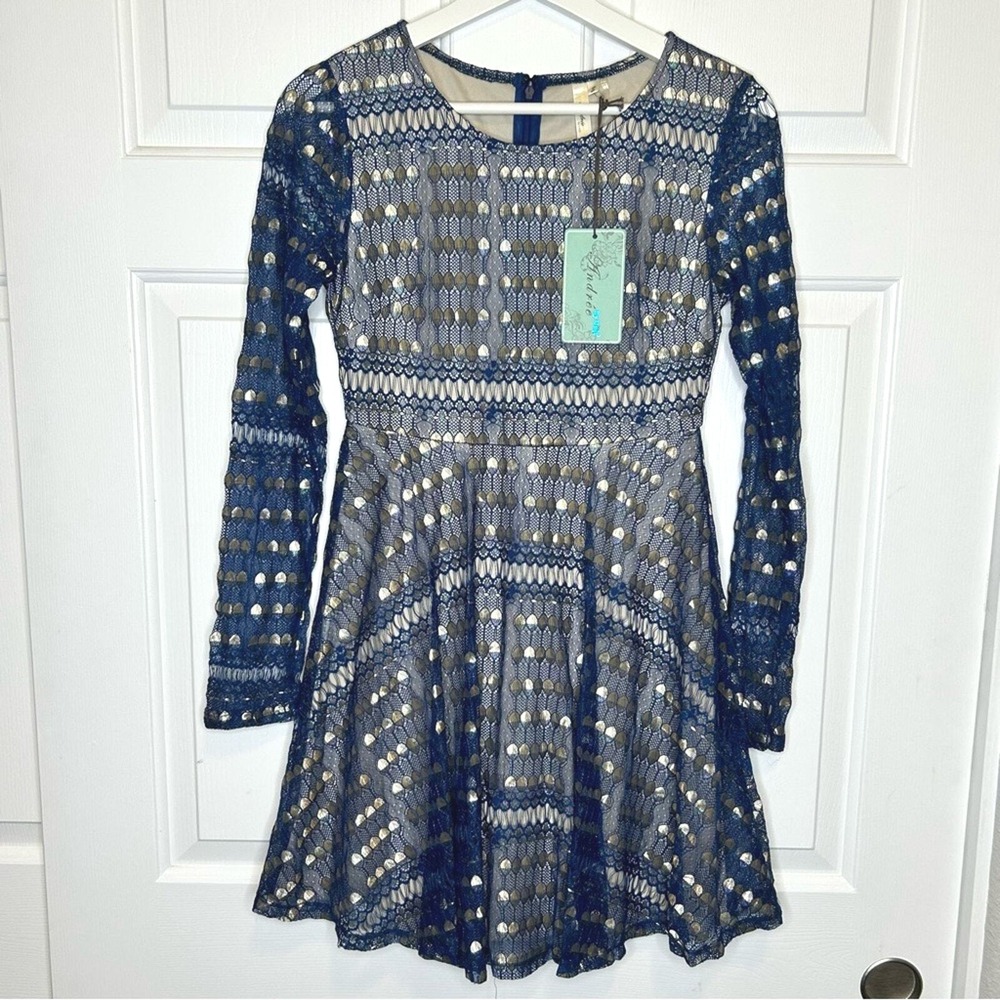 Andree by Unit NWT Gold Lace Fit & Flare Long Sleeve Dress Small‎